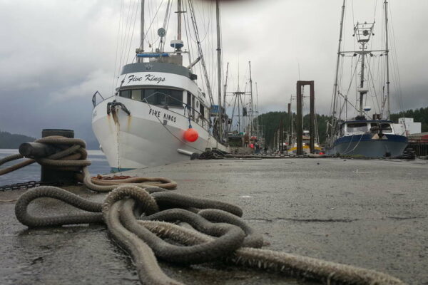 five-kings-fishing-co-1200px-001-boat-at-the-docks
